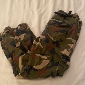 Camo bershka cropped joggers